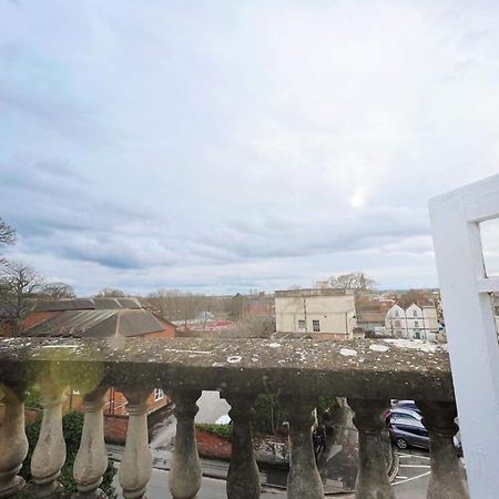 4 Bed Loft Apartment Overlooking Historic Town Trowbridge Eksteriør billede