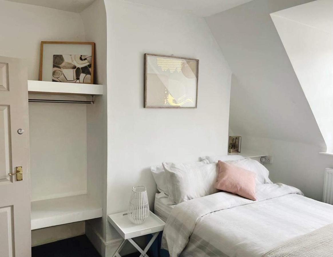 4 Bed Loft Apartment Overlooking Historic Town Trowbridge Eksteriør billede