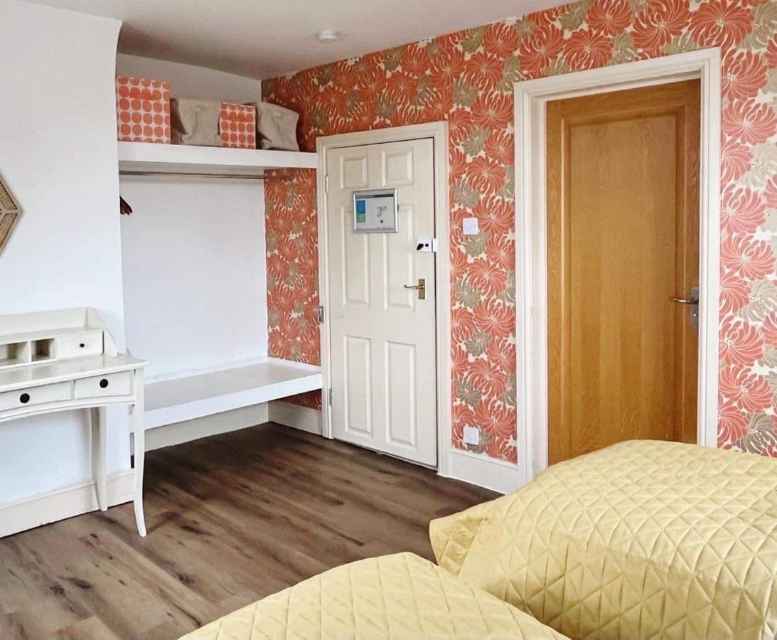 4 Bed Loft Apartment Overlooking Historic Town Trowbridge Eksteriør billede