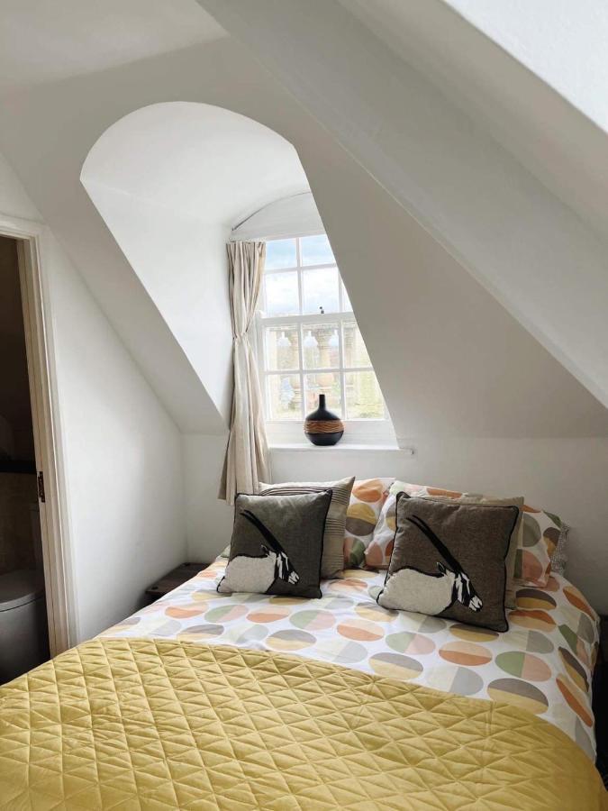 4 Bed Loft Apartment Overlooking Historic Town Trowbridge Eksteriør billede